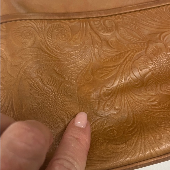 ili NY Embossed Tan Leather Crossbody RFID Protection Bag w/ 4 compartments - Picture 13 of 13